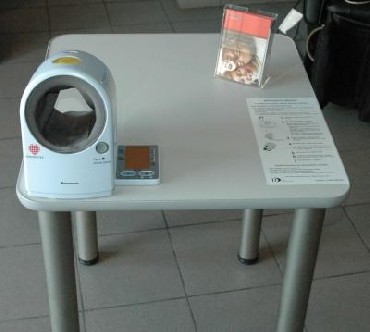 Stolik pod ci�nieniomierz Panasonic 001M